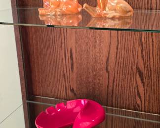 Vintage ashtray sits below two smokin' hot giraffes. I'm just kidding, of course, about the giraffes. They do come from a hot climate, but I have seen zero smoke. I tend to embellish a bit. My bad.