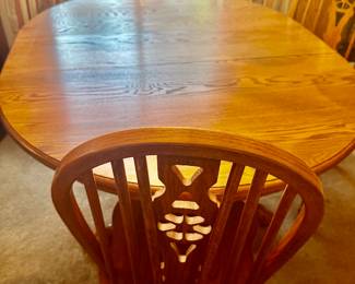 Oak dining table 6 chairs
3 leaves
