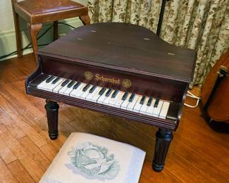 Early 20th century Schoenhut child's grand piano