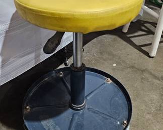 ROLLING WORK STOOL