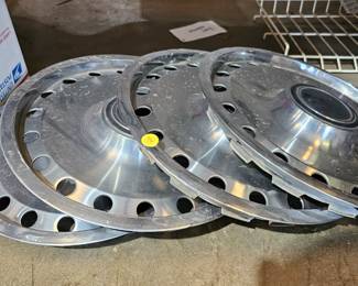 VINTAGE HUB CAPS / RIMS