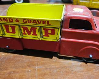 VINTAGE METAL SAND AND GRAVE TOY TRUCK