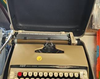 VINTAGE TYPEWRITER