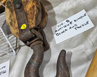 NUMBER 8 ANTIQUE SINGLE BLOCK AND TACKLE