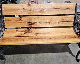 WOODEN BENCH