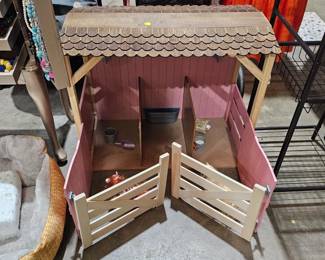 HORSE STABLE / HORSES / TOY