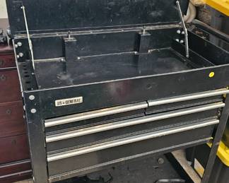 ROLLING TOOL CHEST