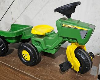 JOHN DEERE RIDE ON TOY