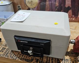 SENTRY SAFE WITH KEY