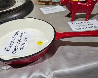 CAST / ENAMEL SKILLET