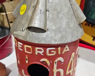 GEORGIA TAG METAL BIRD HOUSE