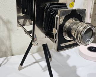VINTAGE CAMERA