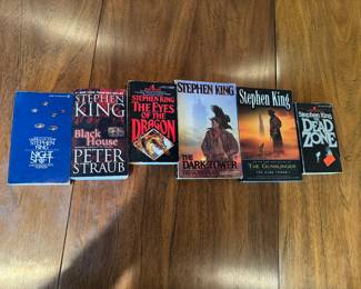 "Night Shift", "Black House", "The Eyes of the Dragon", "The Dark Tower, The Gunslinger", "The Dead Zone" by Stephen King / Paperbacks