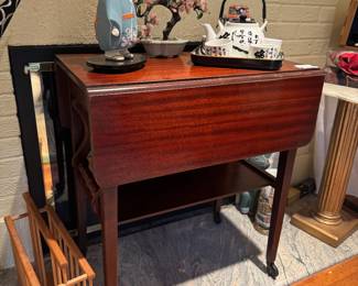 Lexington Chair Co. Double Drop Leaf Mahogany Bar Cart (29-1/2"L x 17"W/32"W x 29"H)