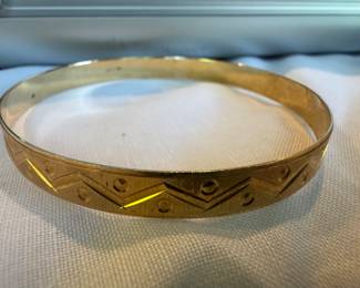 18K Gold Bangle
