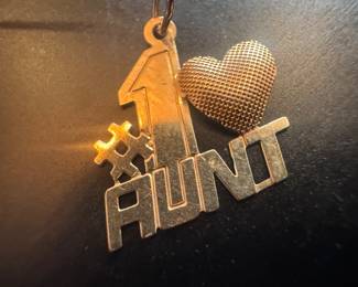 14K Gold "#1 Aunt" Pendant