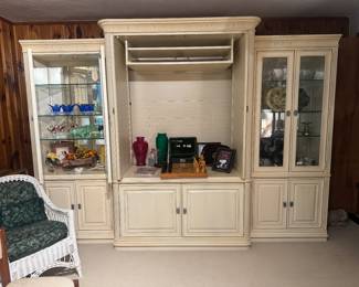 Stanley Furniture 3 Part 10 Drawer Breakfront