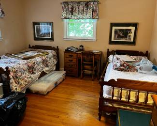 #32 bunk/twin beds with mattress $100.00