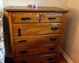 #34 Link Taylor chest of 6 drawers as is missing handle 38x19x47 $75.00