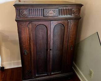 #12 silver tone Victora as is does not work finish is great 31x23x48 $75.00