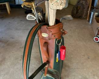 HOT-Z golf bag with clubs .