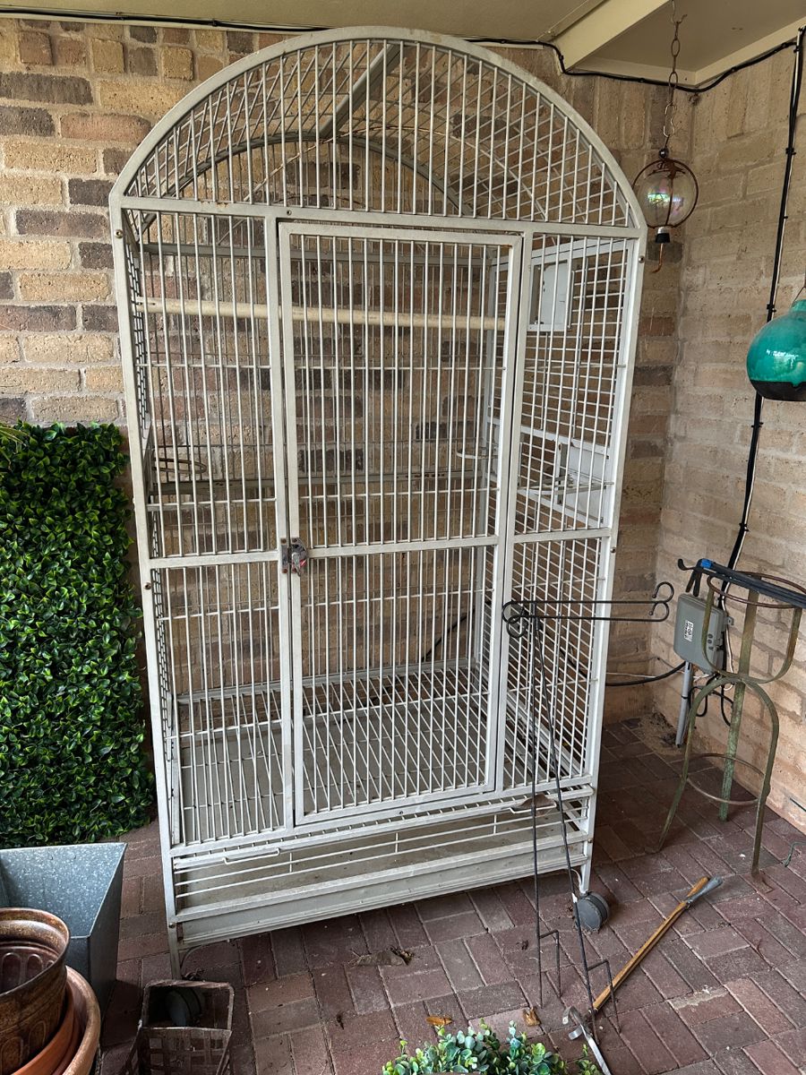 Bird cage for larger birds