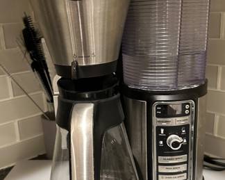 Coffee Maker w/2 carafes
