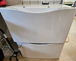 Pedestals for washer/dryer