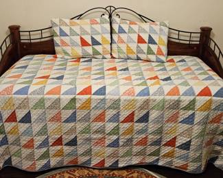 Quilts and day bed w/ trundle