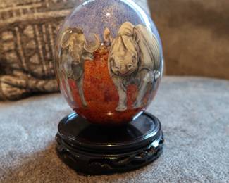 Hand-Painted Ostrich Egg – Elephant Design
Real ostrich eggshell with detailed African elephant scene. Displayed on carved wood stand. Likely from South Africa.