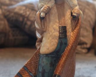 Lladro Porcelain – Rare “Shepherd Boy with Lamb” (Matte Finish)
Authentic Lladro handmade in Spain. Early matte finish figure #4510 – considered a rare and sought-after retired piece.