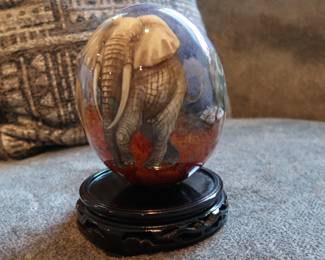 Hand-Painted Ostrich Egg – Elephant Design
Real ostrich eggshell with detailed African elephant scene. Displayed on carved wood stand. Likely from South Africa.