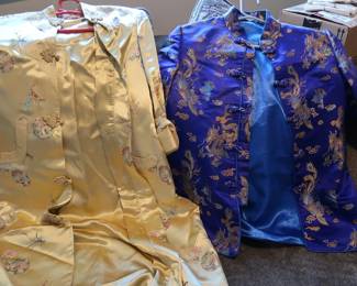 Embroidered Chinese Brocade Jacket – Dragon Motif
Traditional style short jacket with gold dragon embroidery and frog button closures. Likely satin/poly blend.
Vintage Chinese Pure Silk Robe – Embroidered
Genuine pure silk robe with ornate floral and fan embroidery. Traditional frog closures. Label marked “Pure Silk.” Likely mid- to late-20th century.