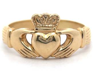 Traditional Irish Claddagh Ring in Yellow Gold