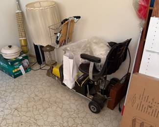 Mobile electric wheelchair