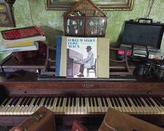 Working Piano  - Available for Presale, $100 - Taking Offers