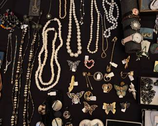Jewelry, necklaces, pearls, rings