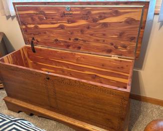 Lane cedar chest
