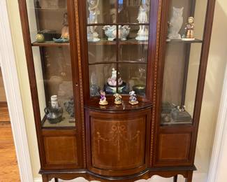 Elegant English inlaid Edwardian curio cabinet