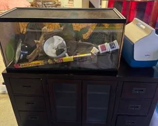 Reptile tank, dresser