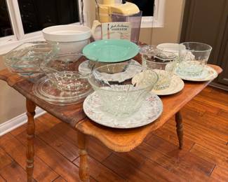 Folding dining table, kitchen glass baking pans