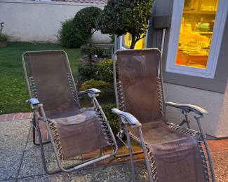 Folding lawn chairs