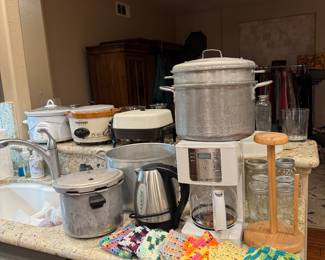 Coffee maker, crock pots, broiler