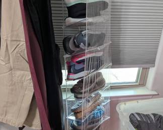 Ladies Shoes - LOOK LIKE NEW - Name Brands - up to size 10.