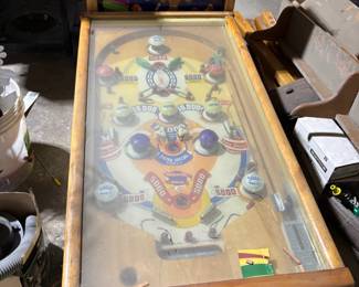 Vintage Kilroy wood pinball machine