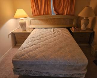 Queen size bed 1980s style headboard and two end tables . Pet-free smoke-free home
$300 for the whole ensemble