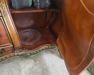 Here's one of the cabinets below on that hutch