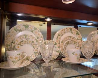Metlox Potteries "Sculptured Daisy" Dinnerware Set - 103pcs