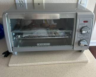 Black & Decker Toaster Oven - new