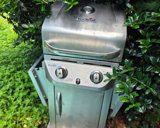 #217	Char-broil Like New (Stainless Steel inside clean 0 2 burner propane Grill w/Full Tank	 $125.00 
